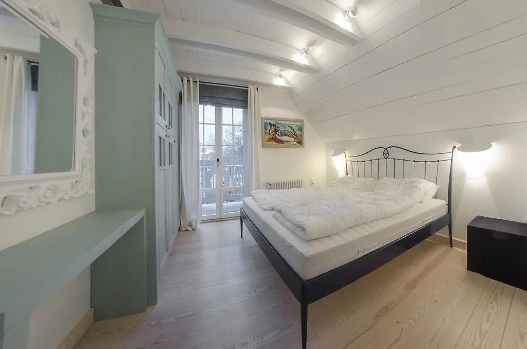 3 City Apartments - Emily Sopot