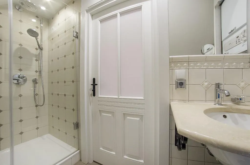3 City Apartments - Emily Sopot