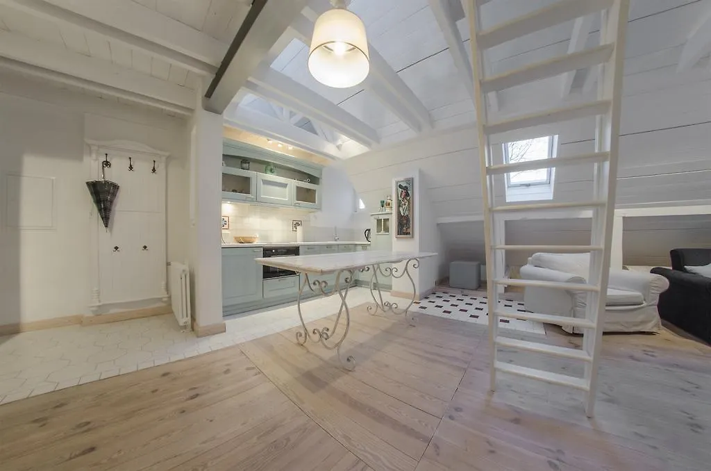 3 City Apartments - Emily Sopot