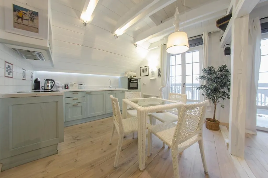 3 City Apartments - Emily Sopot