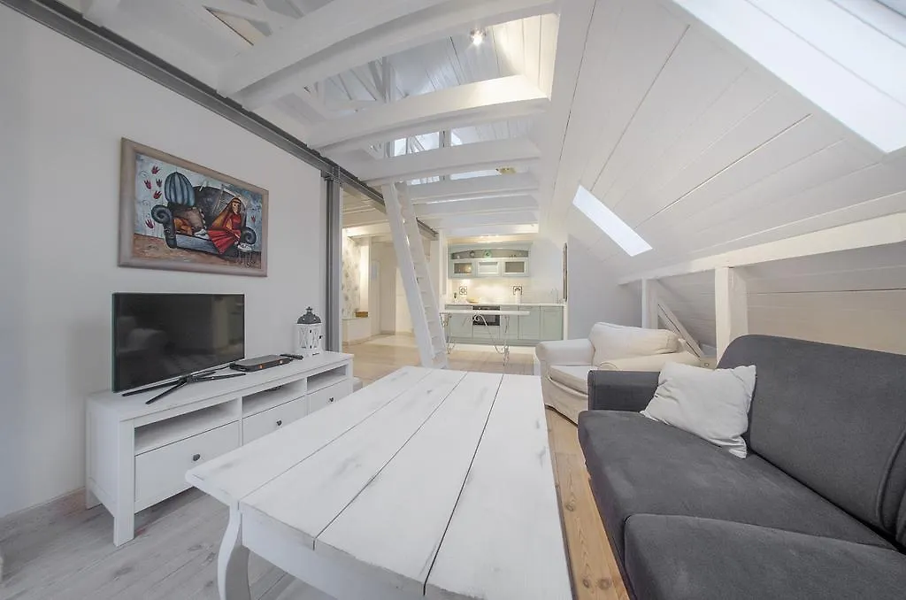 3 City Apartments - Emily Sopot